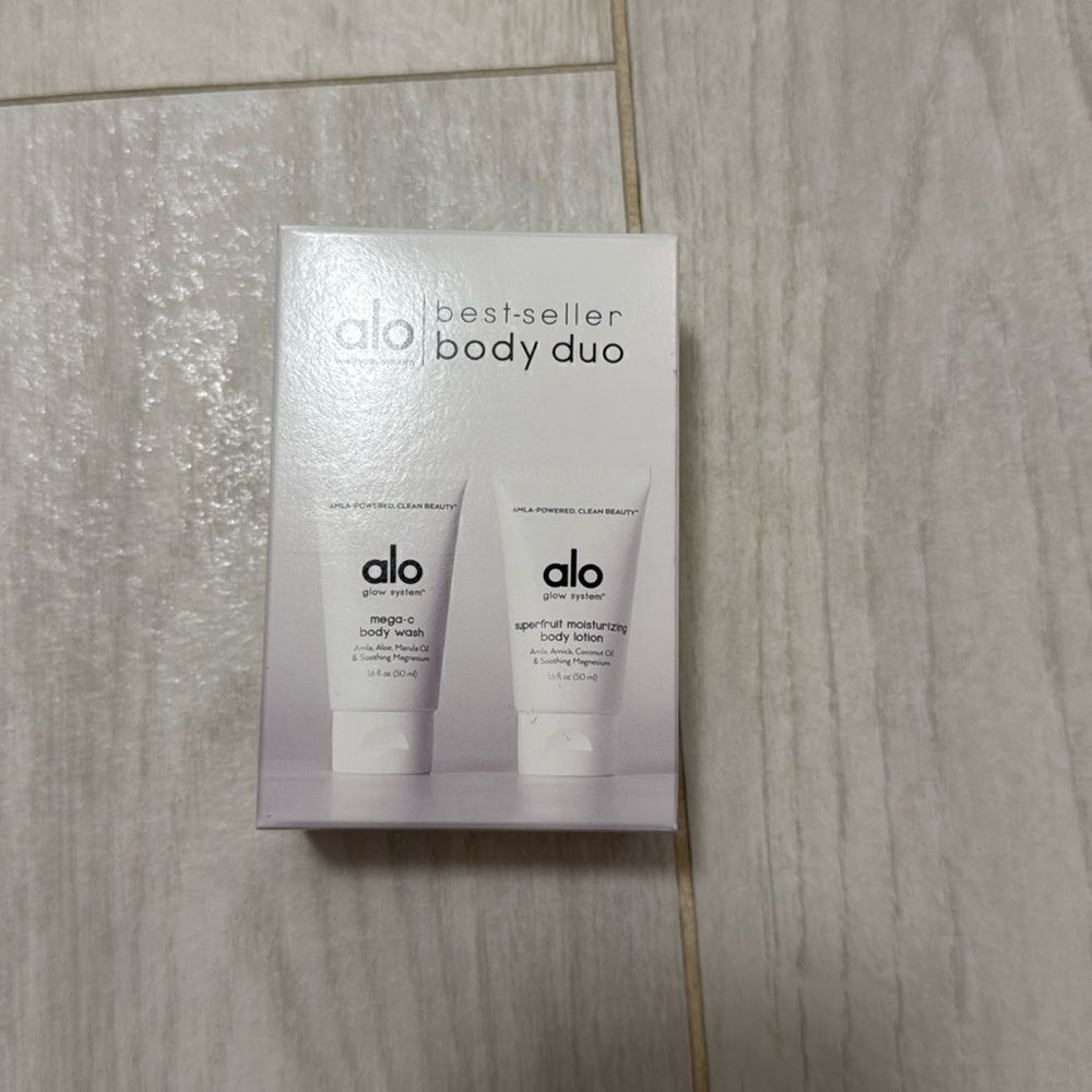 NWT Alo body glow system